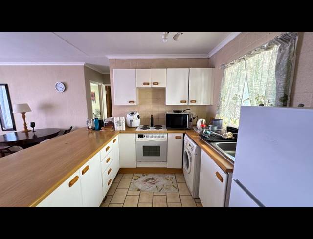 2 BEDROOM APARTMENT FOR SALE IN HELDERKRUIN